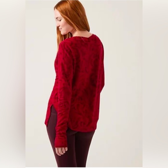 Athleta Textured V-Neck Long Sleeve Top in Deep Red Fits like Small - Picture 3 of 10